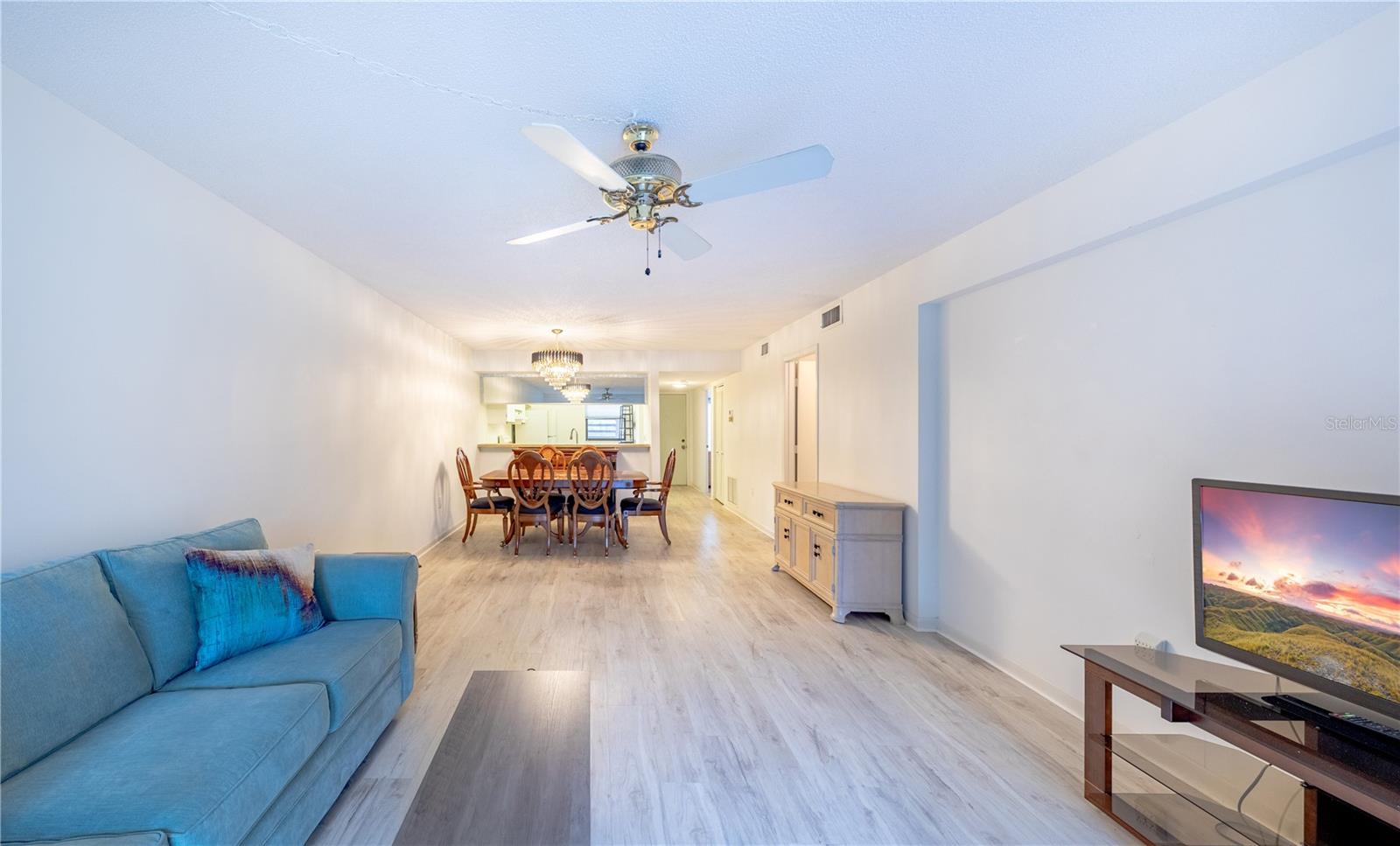 Image 7 of 27 For 886 Bird Bay Way 206