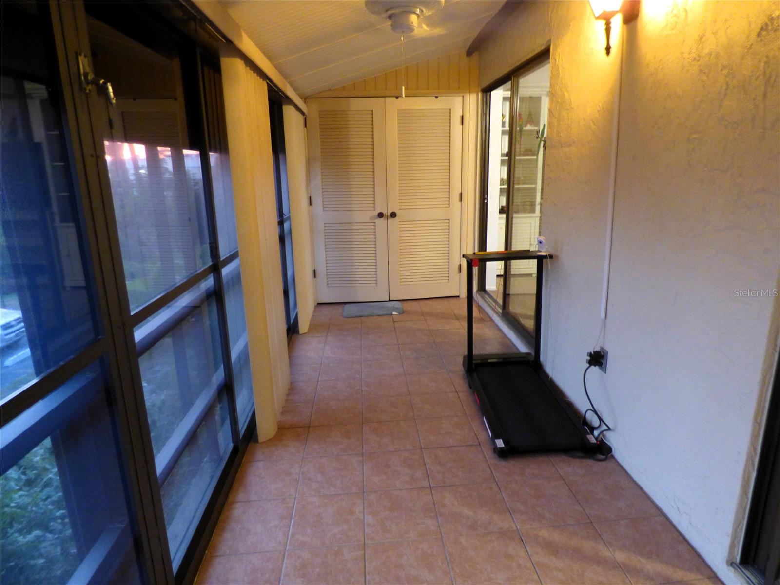 Image 19 of 37 For 18 Quails Run Boulevard 4