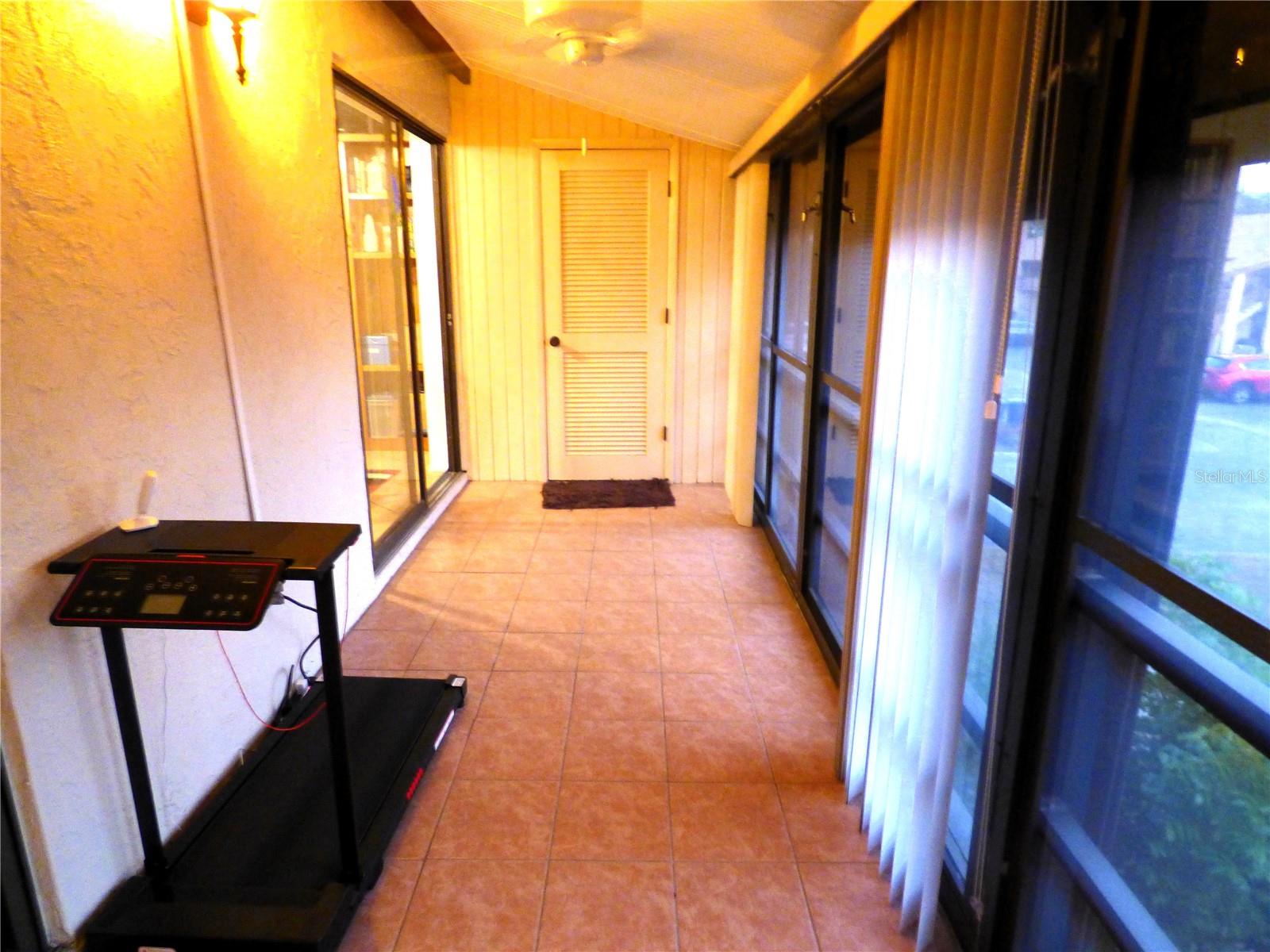 Image 20 of 37 For 18 Quails Run Boulevard 4