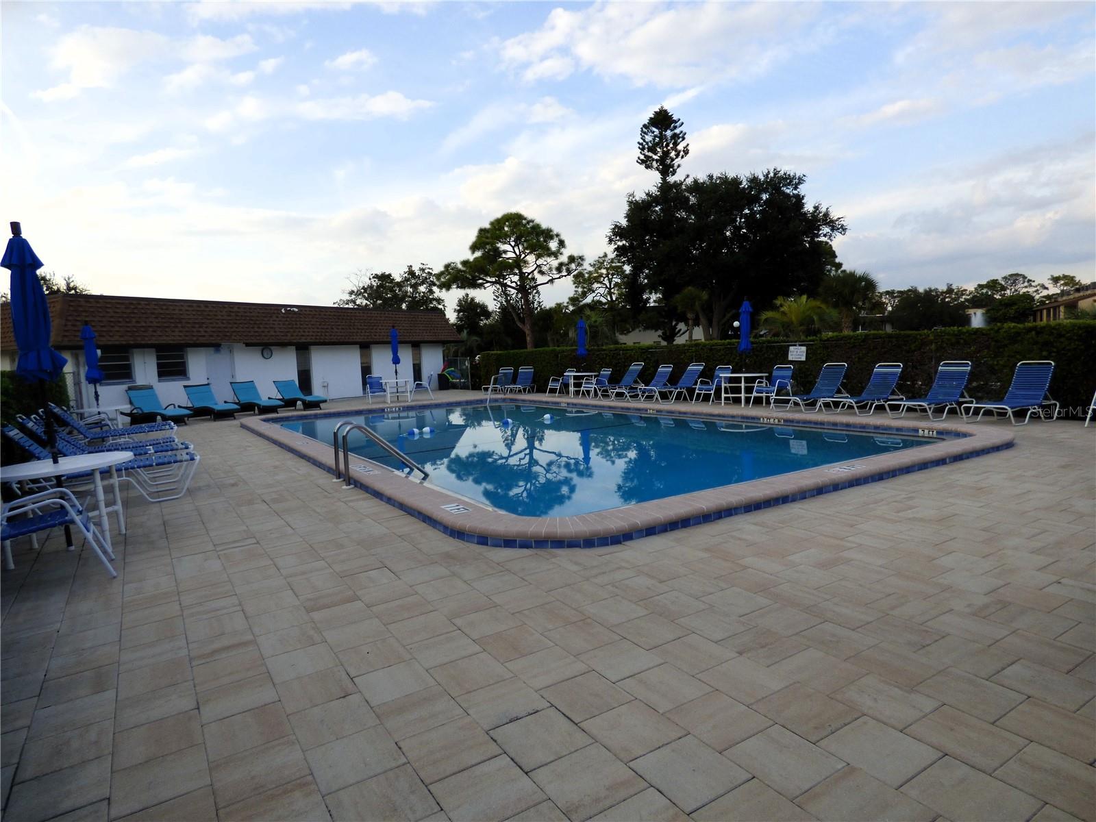 Image 25 of 37 For 18 Quails Run Boulevard 4