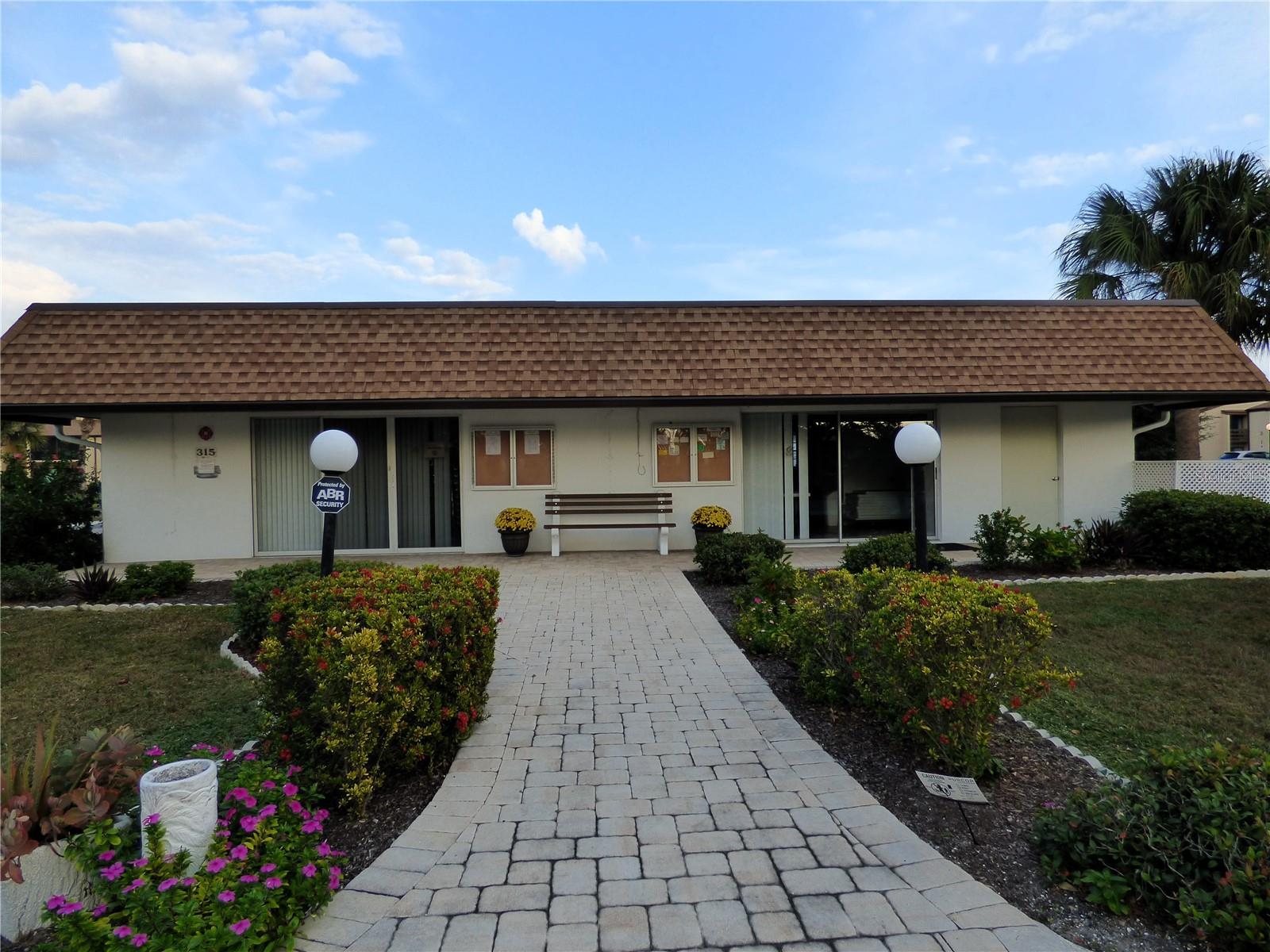 Image 26 of 37 For 18 Quails Run Boulevard 4