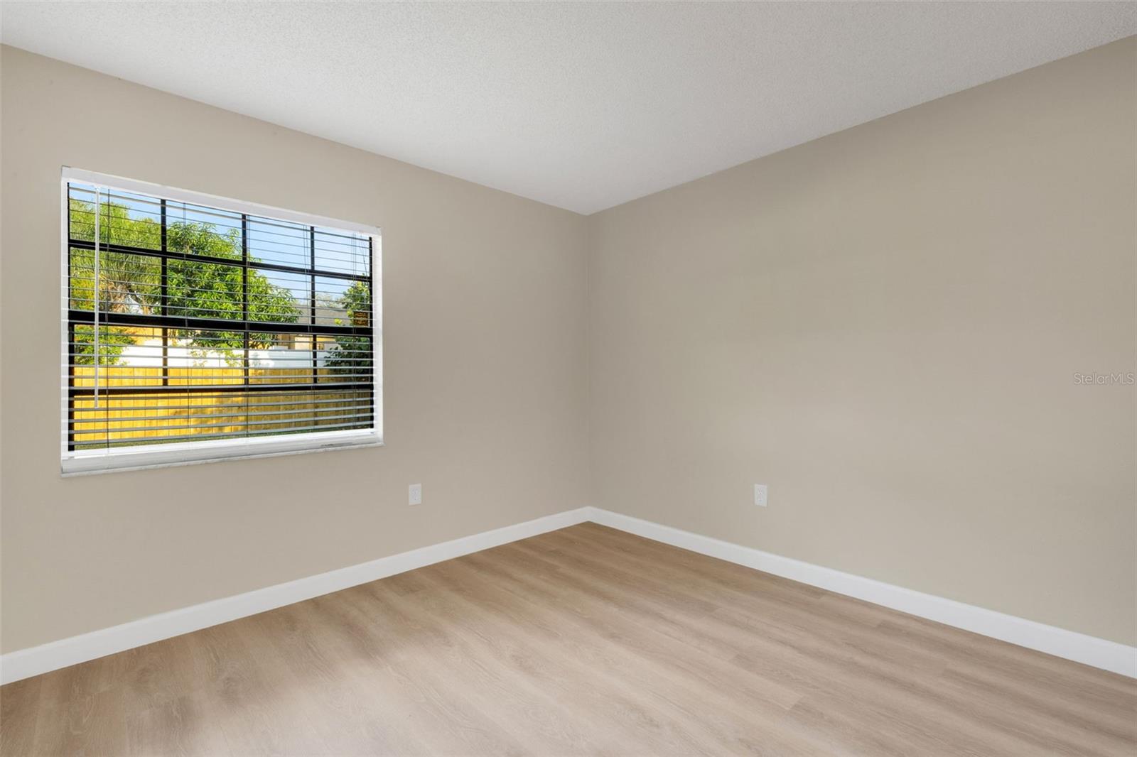 Image 22 of 47 For 1550 Pompano Avenue