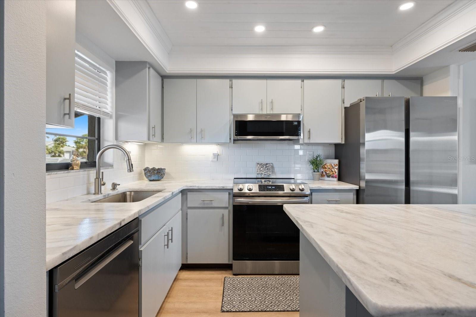 Image 11 of 57 For 925 Capri Isles Boulevard 4