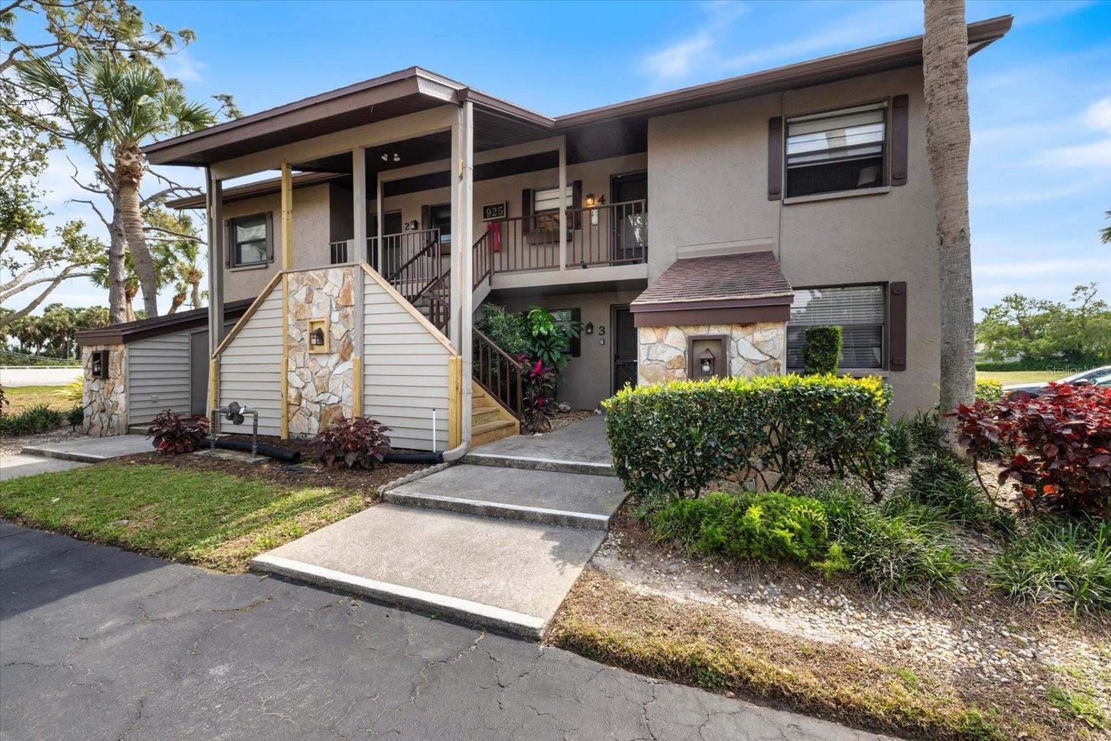 Image 42 of 57 For 925 Capri Isles Boulevard 4