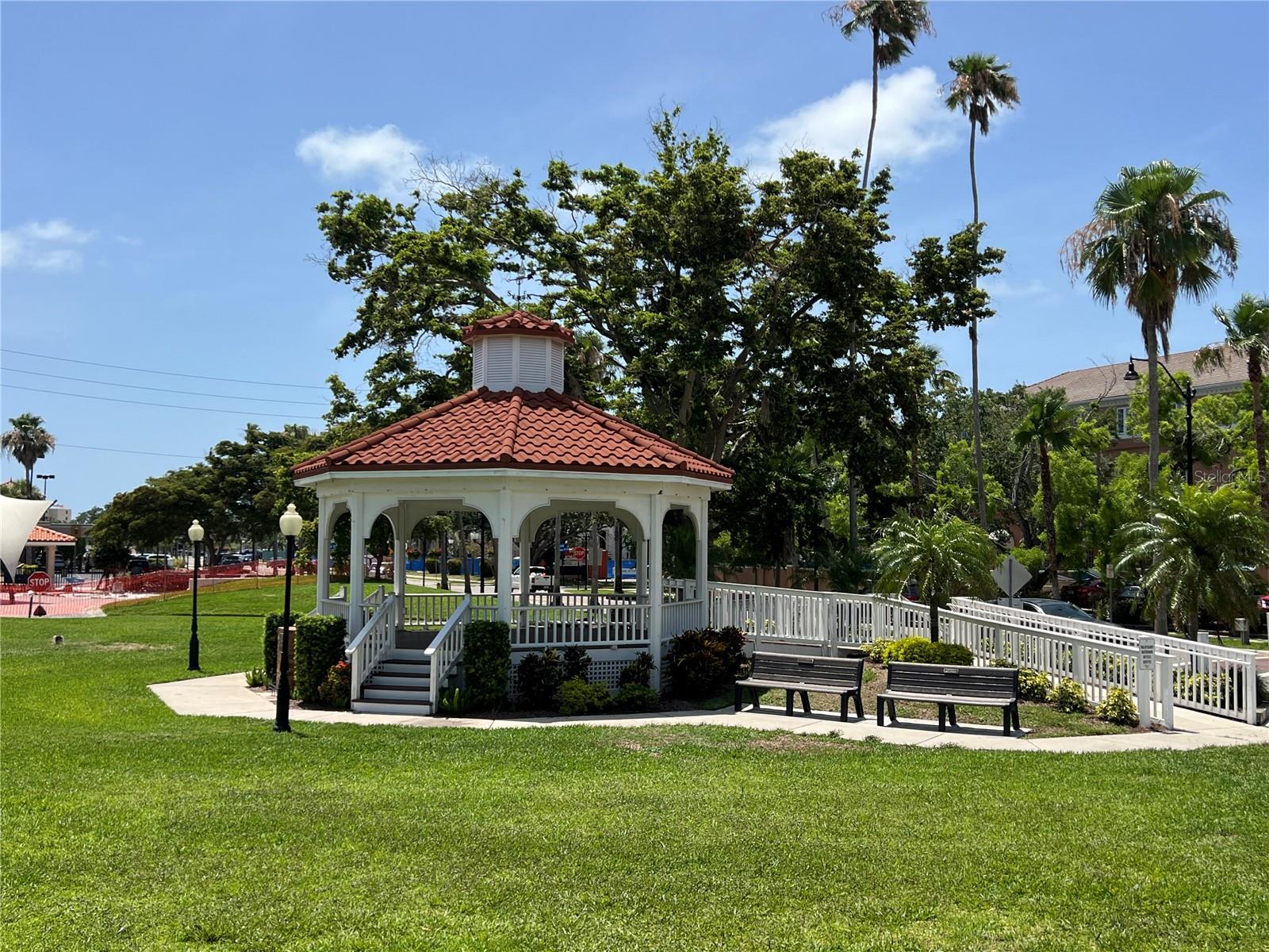 Image 49 of 57 For 925 Capri Isles Boulevard 4