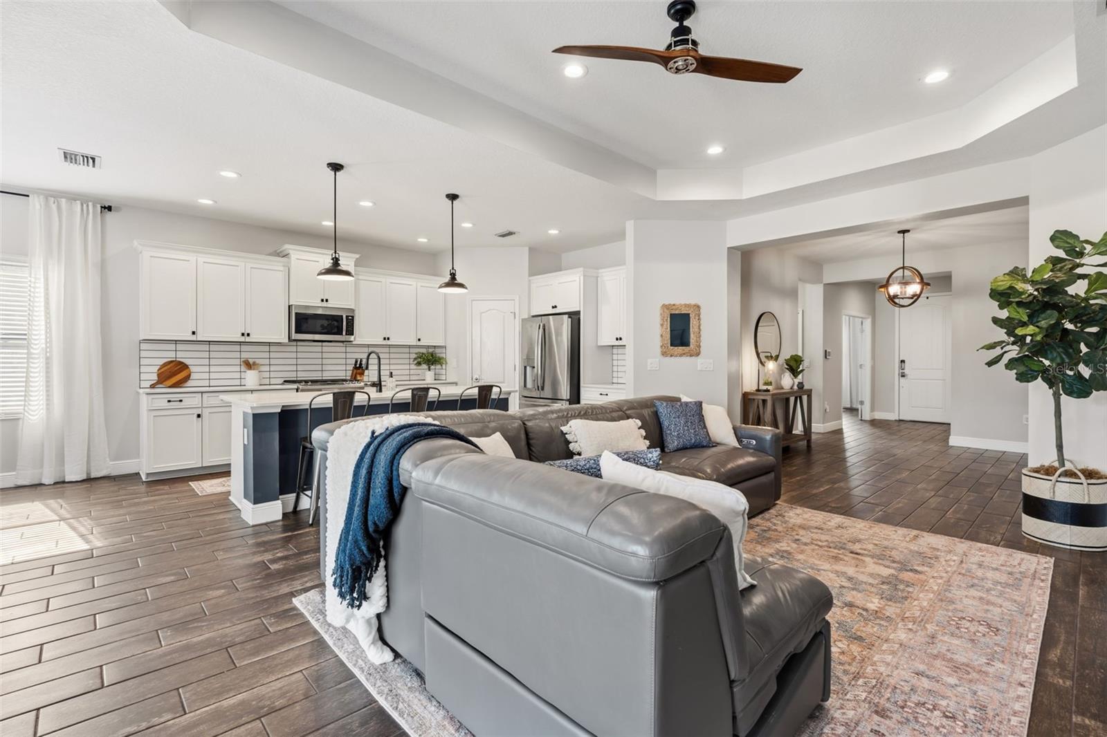 Image 16 of 74 For 200 Benedetto Court