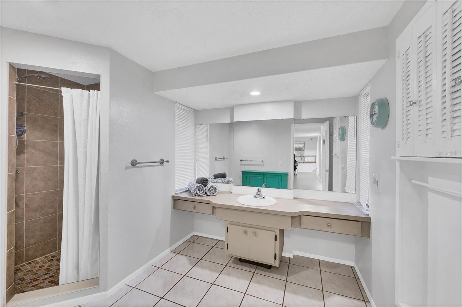 Image 20 of 32 For 3496 Winona Street