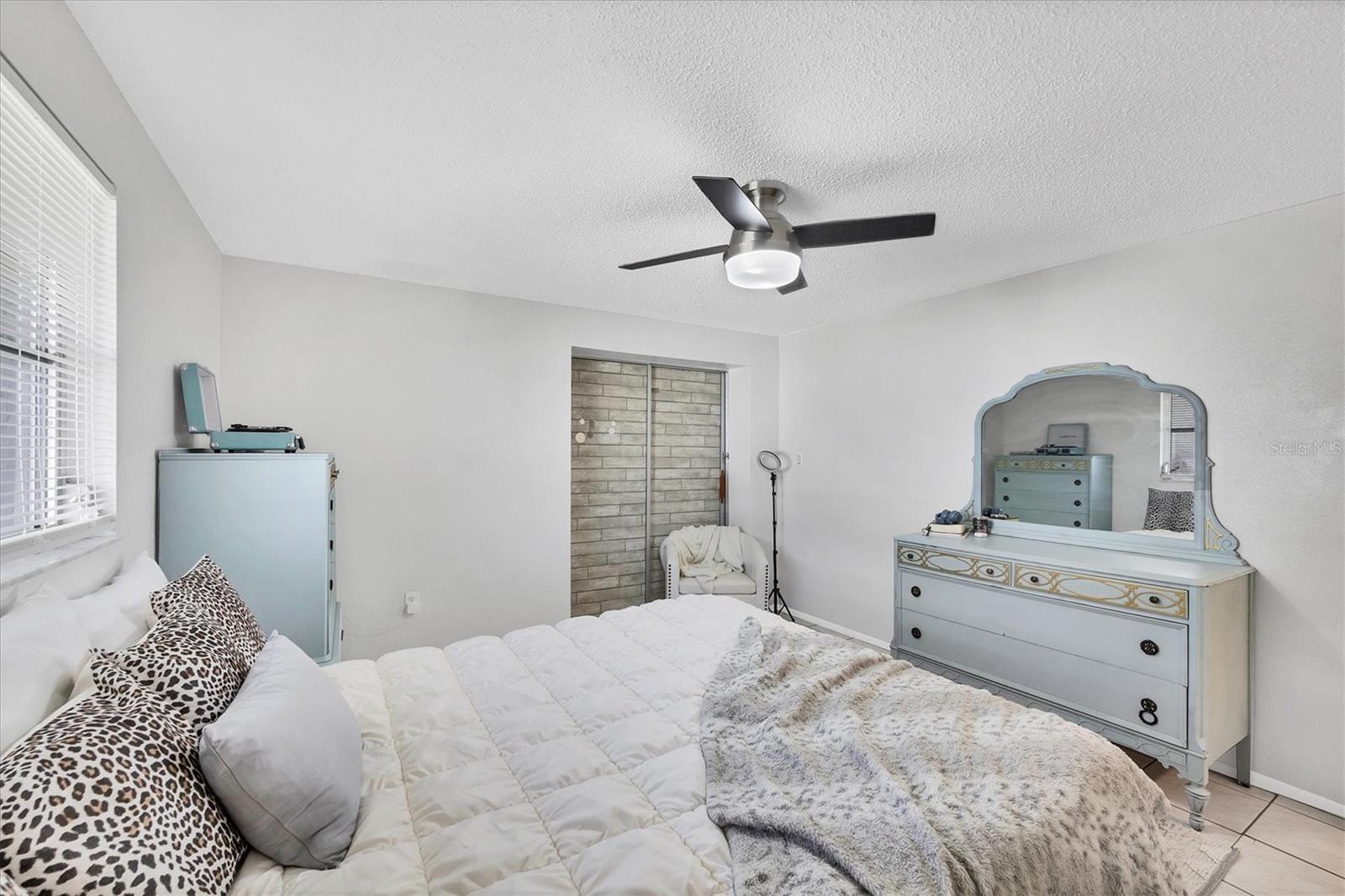 Image 24 of 32 For 3496 Winona Street