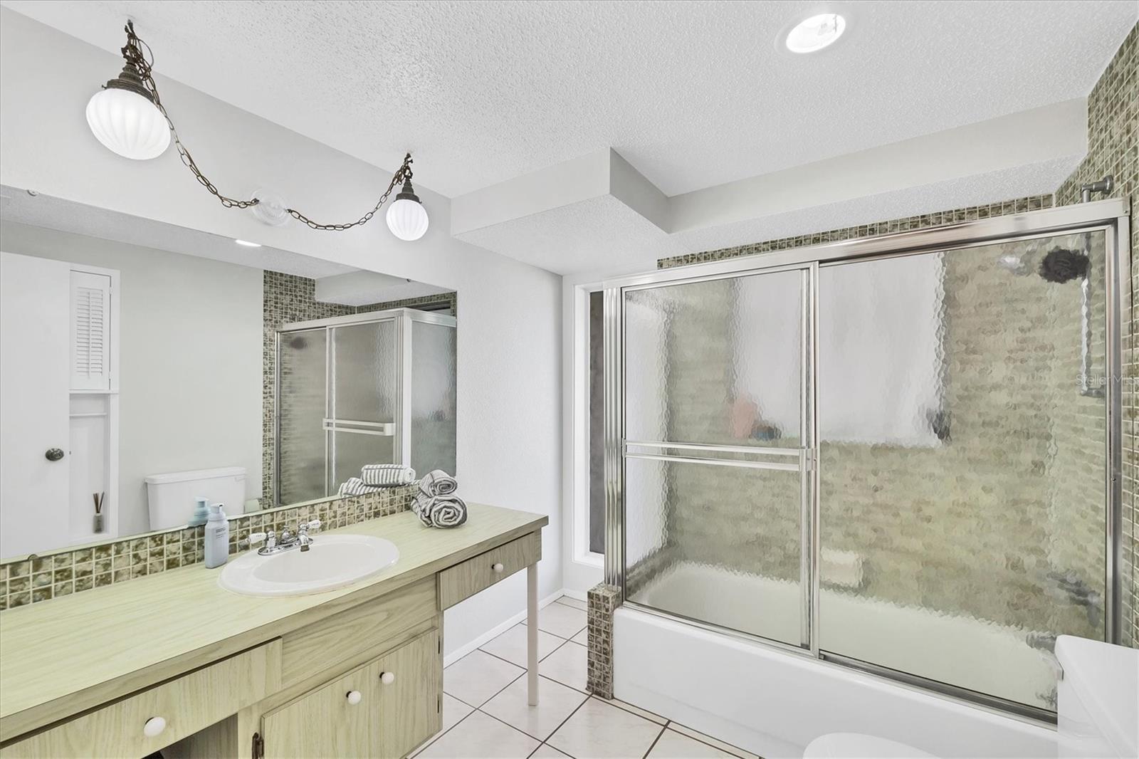 Image 25 of 32 For 3496 Winona Street