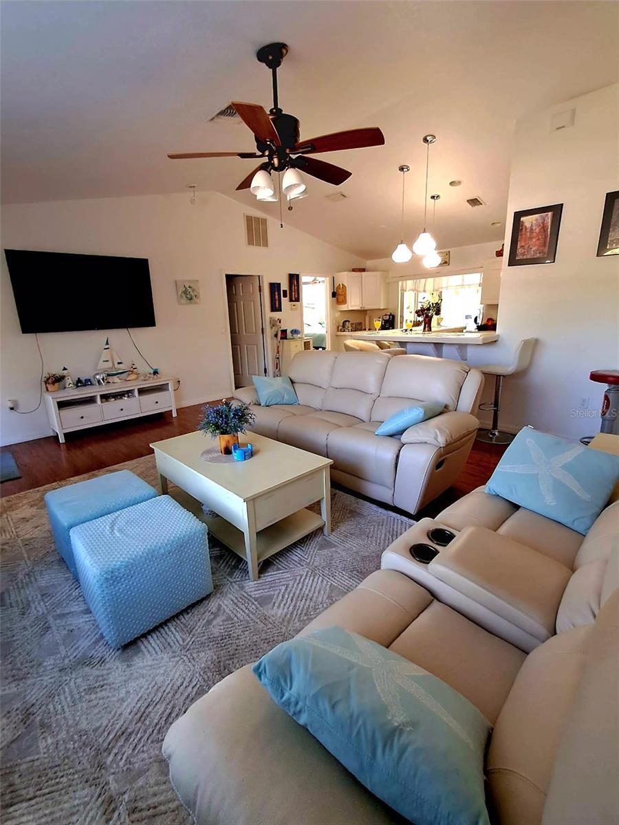 Image 10 of 46 For 15113 Gulistan Avenue