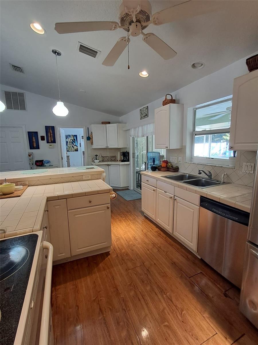 Image 13 of 46 For 15113 Gulistan Avenue