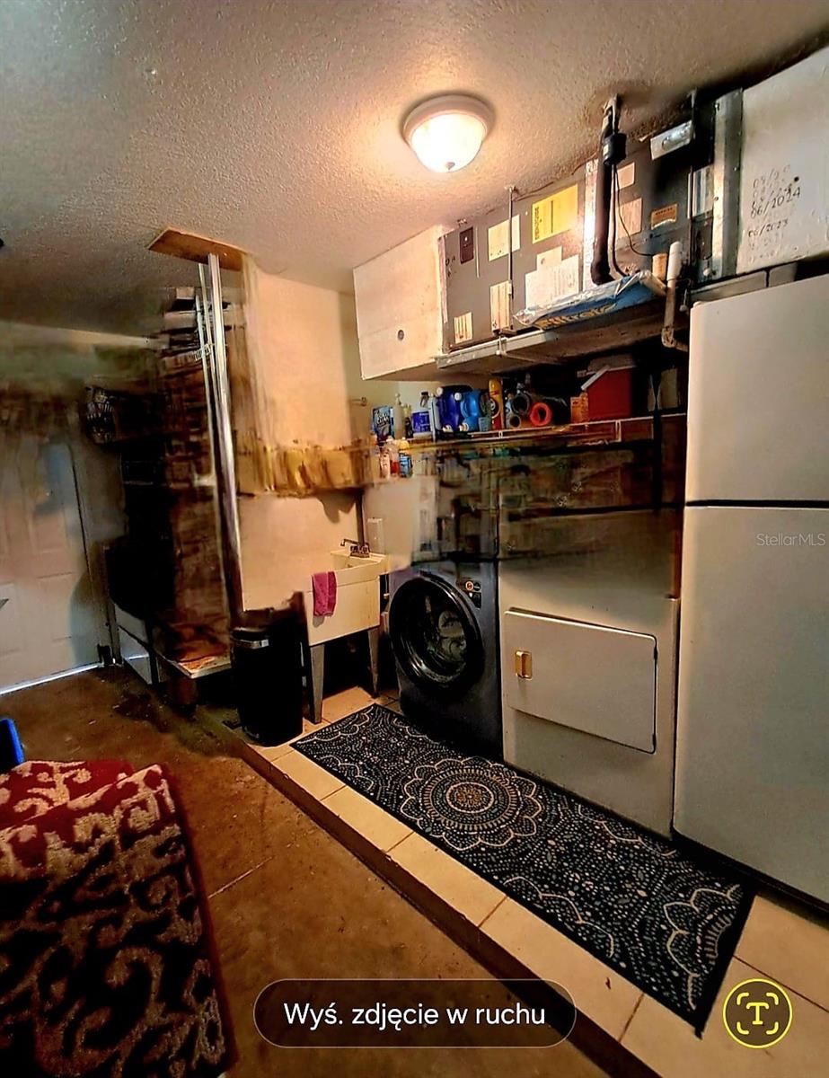 Image 24 of 46 For 15113 Gulistan Avenue