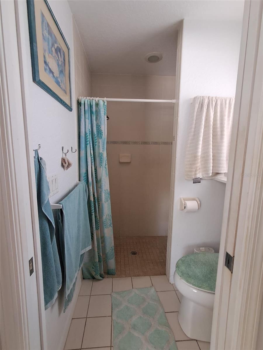 Image 33 of 46 For 15113 Gulistan Avenue