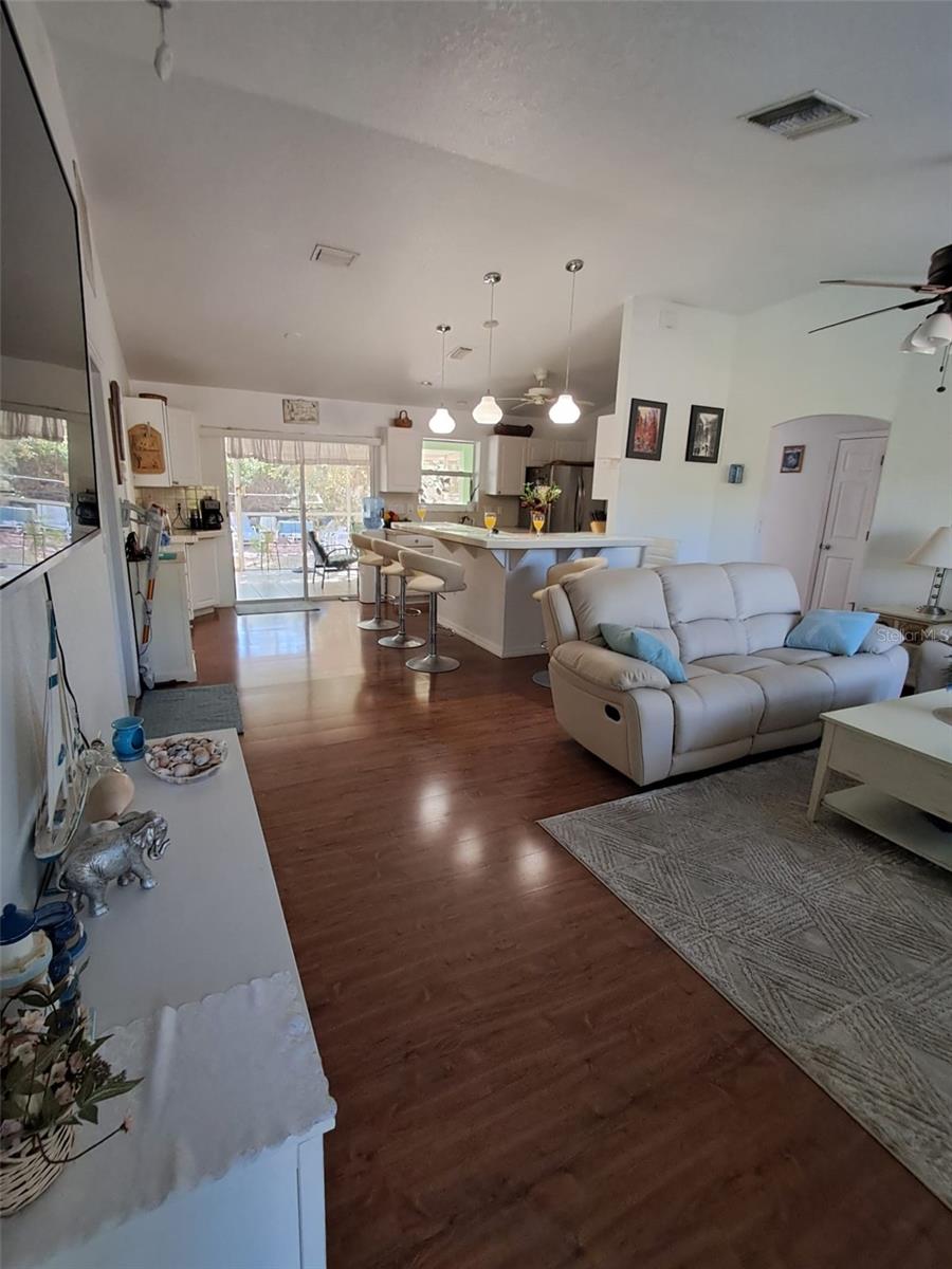 Image 7 of 46 For 15113 Gulistan Avenue