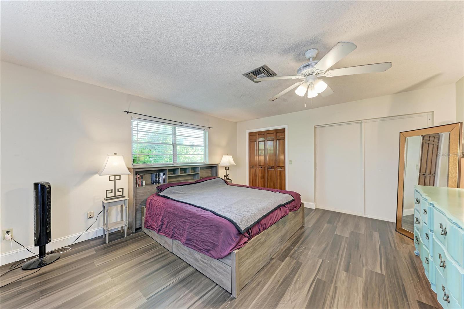 Image 21 of 88 For 1499 17th Street W