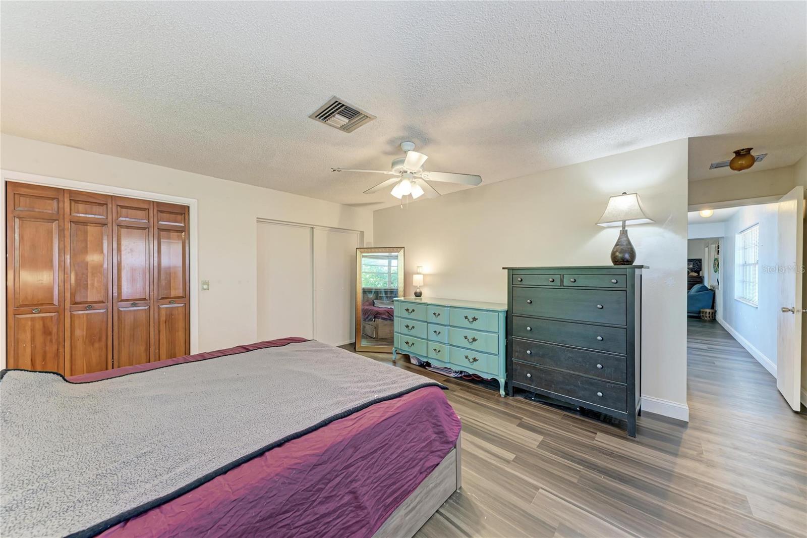 Image 22 of 88 For 1499 17th Street W