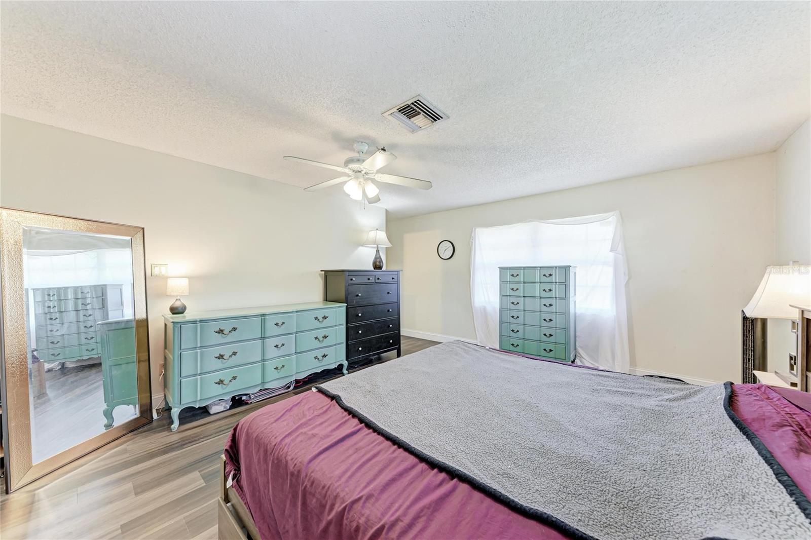 Image 23 of 88 For 1499 17th Street W