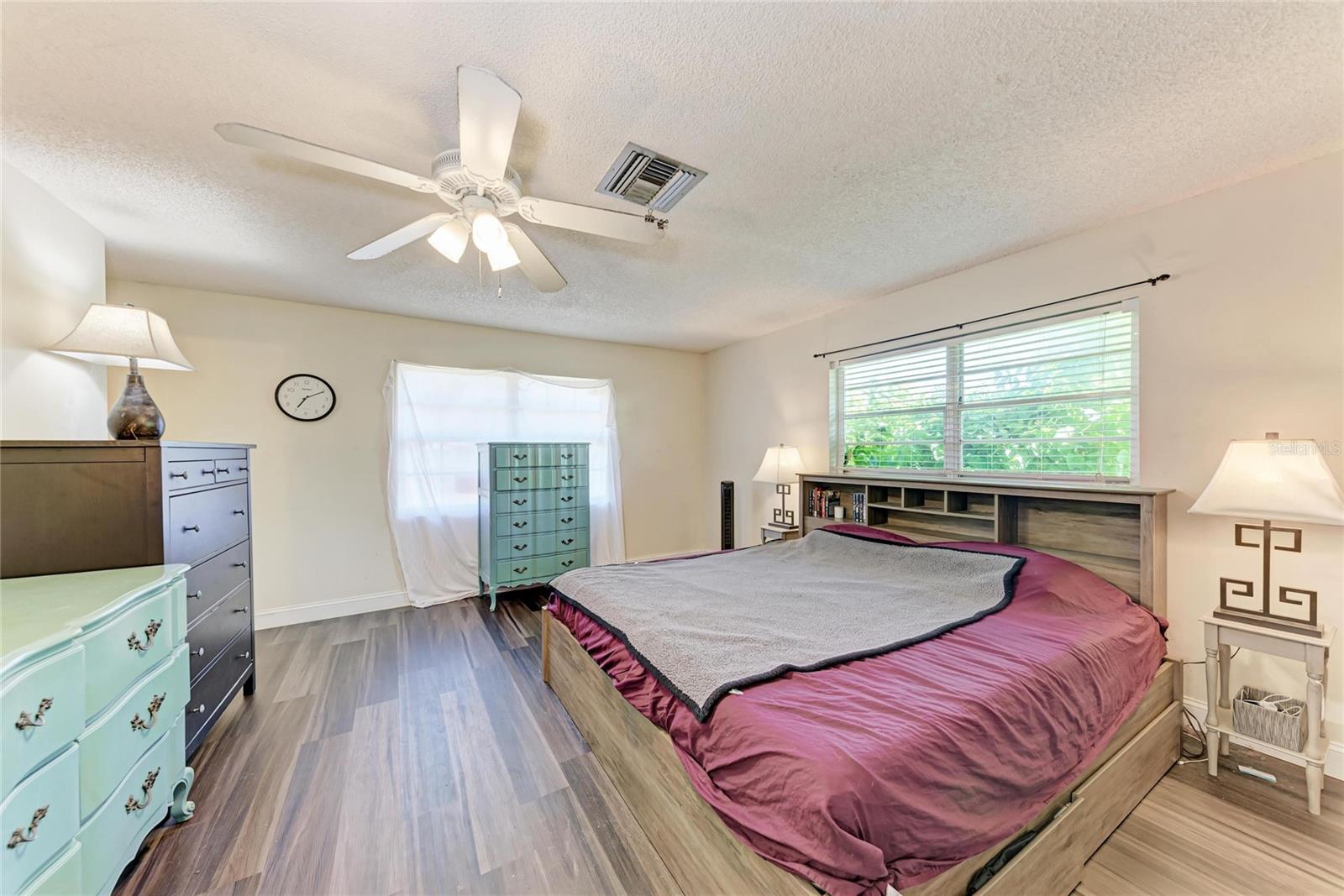 Image 24 of 88 For 1499 17th Street W