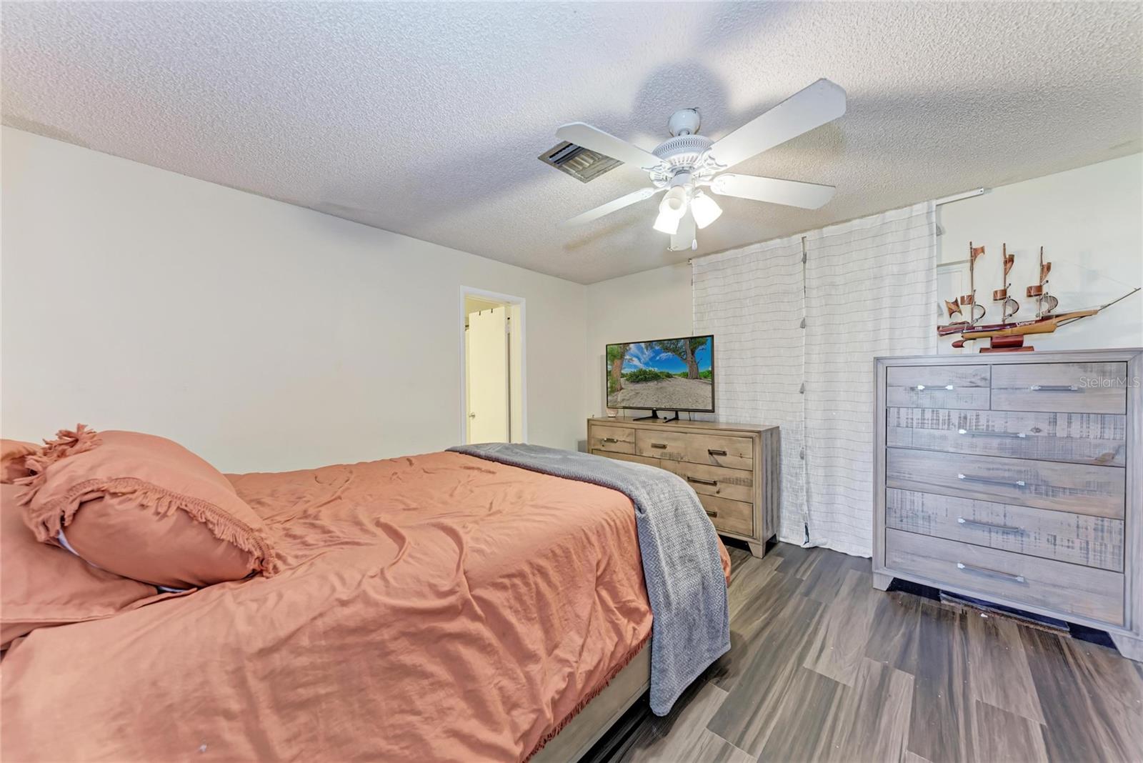 Image 26 of 88 For 1499 17th Street W