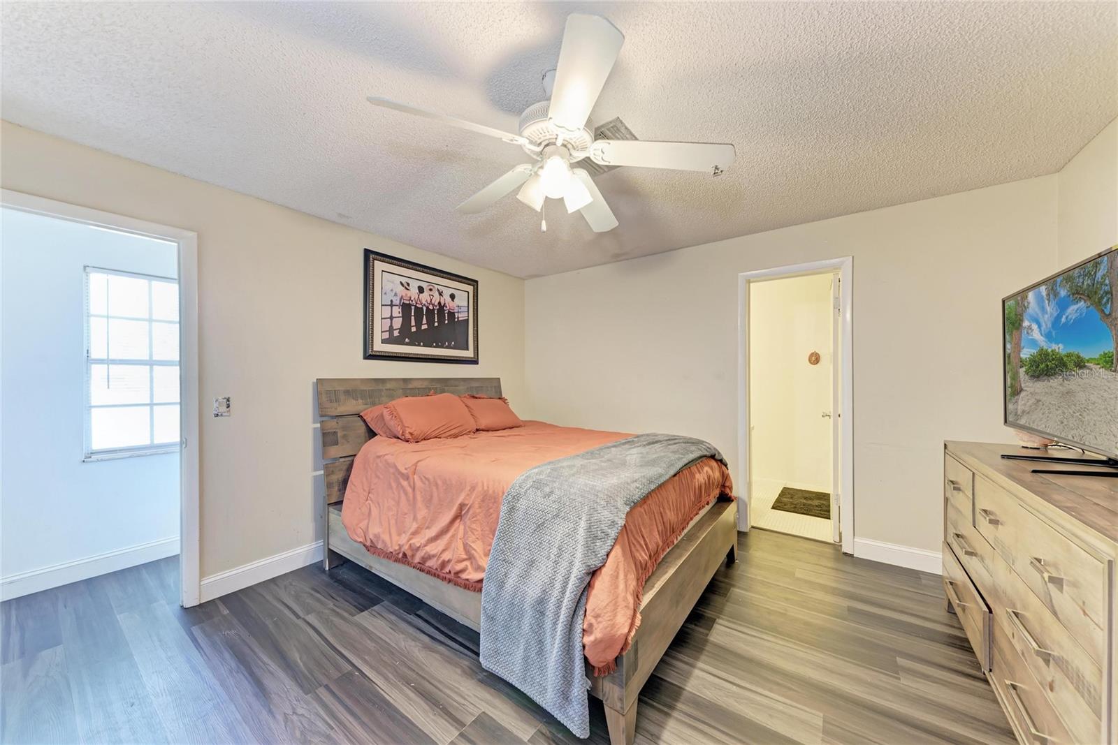 Image 27 of 88 For 1499 17th Street W