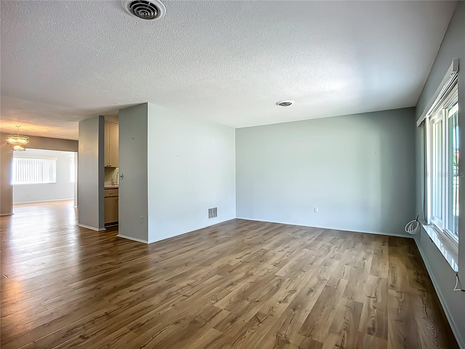 Image 7 of 33 For 595 Seminole Drive