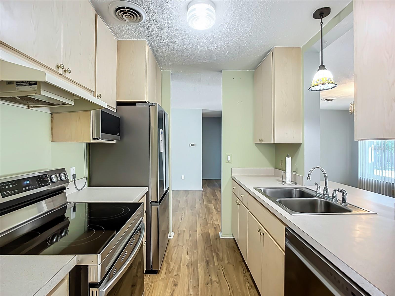 Image 8 of 33 For 595 Seminole Drive