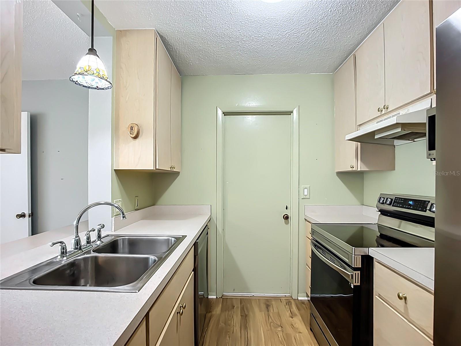 Image 9 of 33 For 595 Seminole Drive