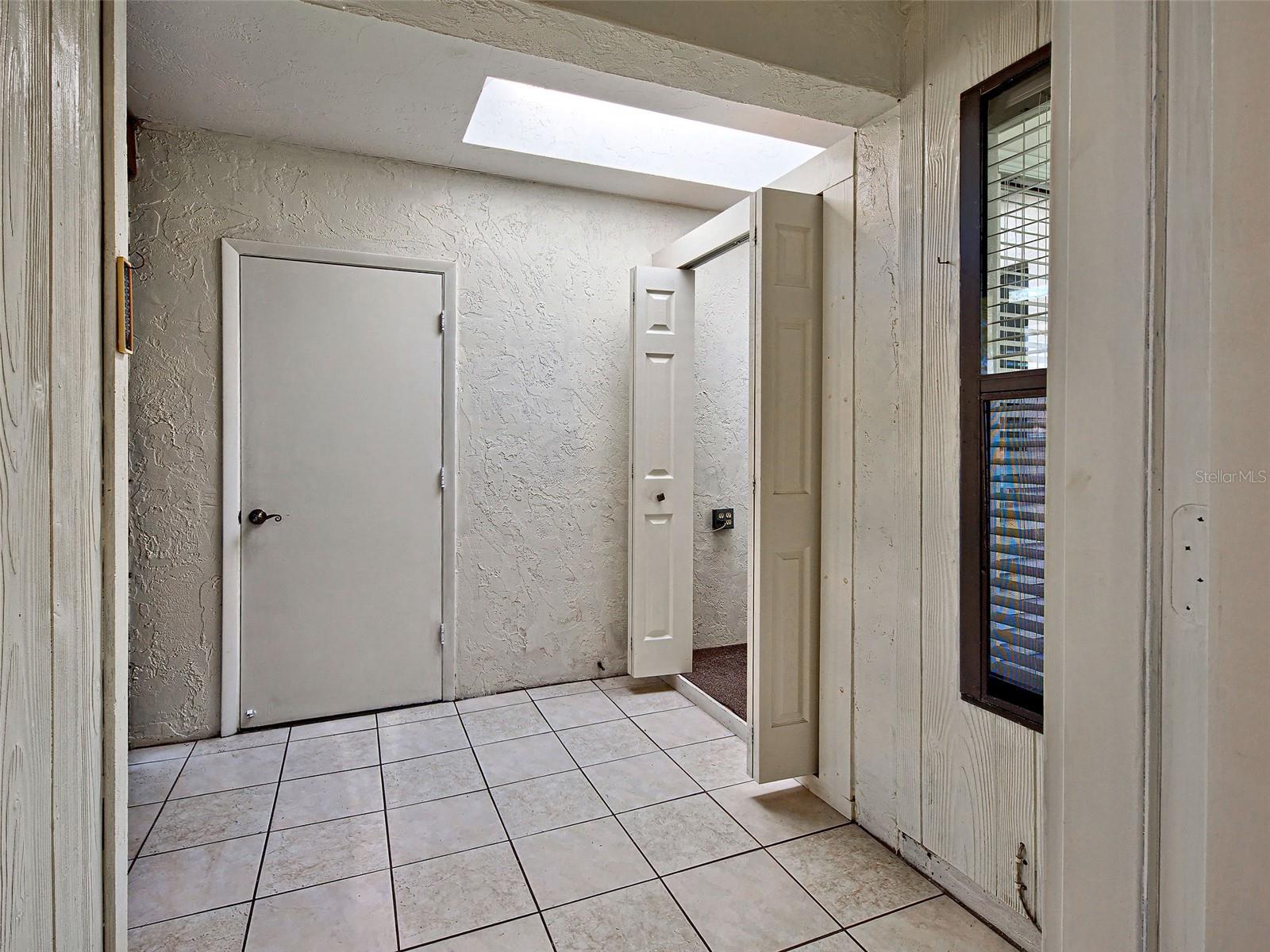 Image 10 of 75 For 1817 Curry Avenue 57