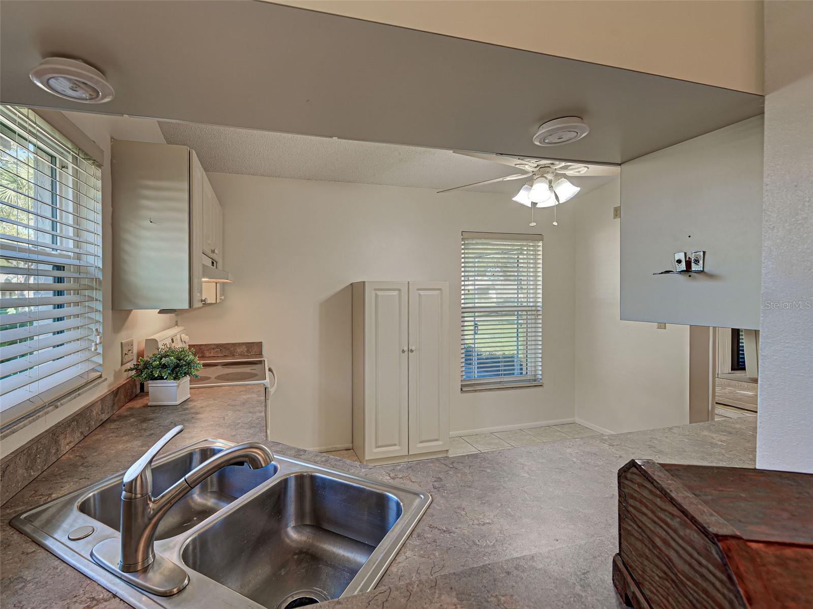 Image 18 of 75 For 1817 Curry Avenue 57