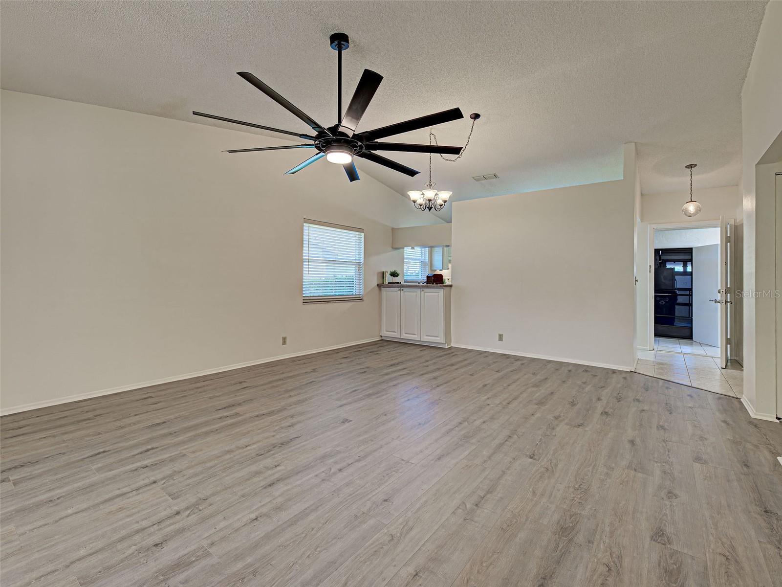 Image 20 of 75 For 1817 Curry Avenue 57