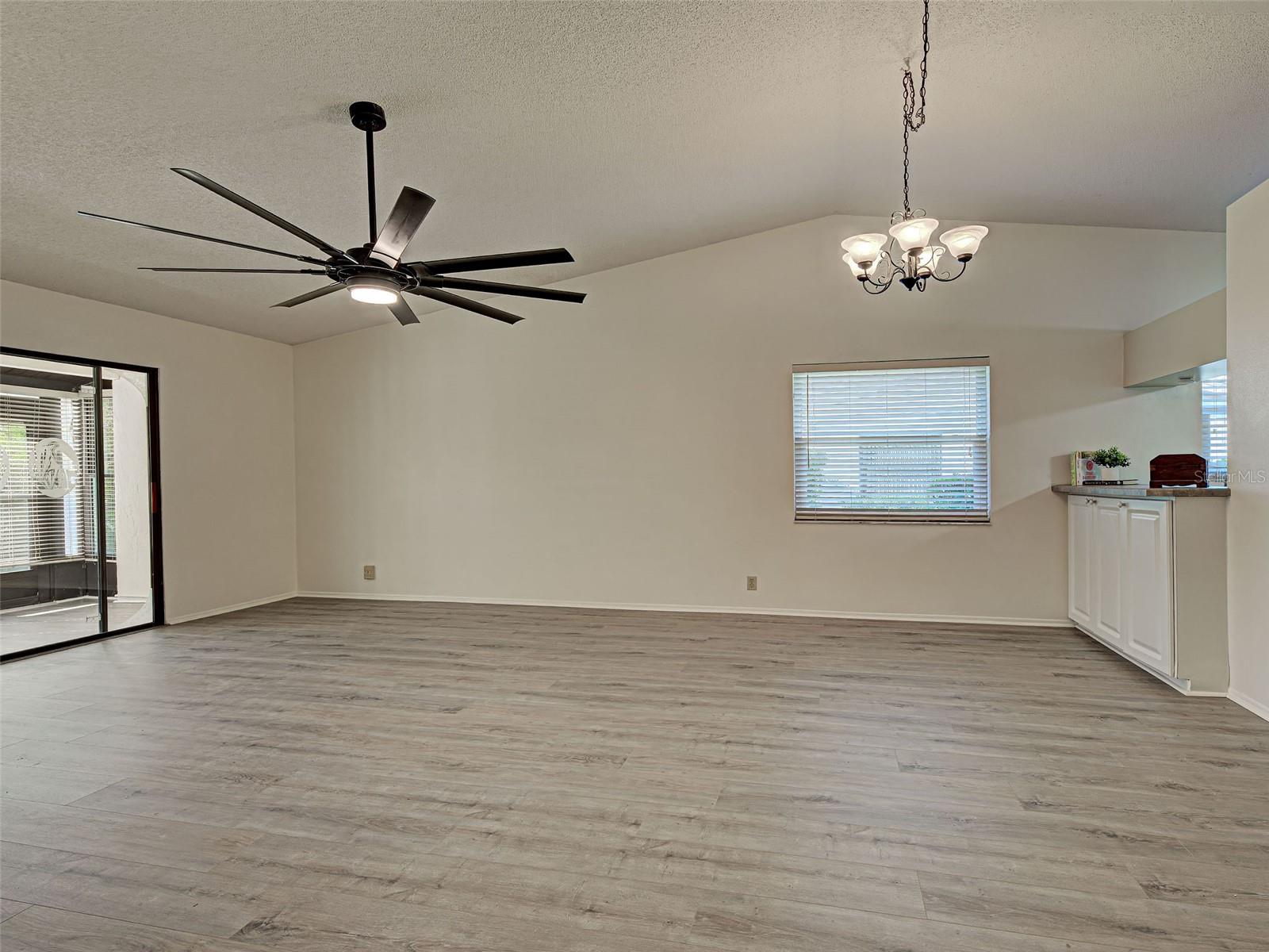 Image 21 of 75 For 1817 Curry Avenue 57