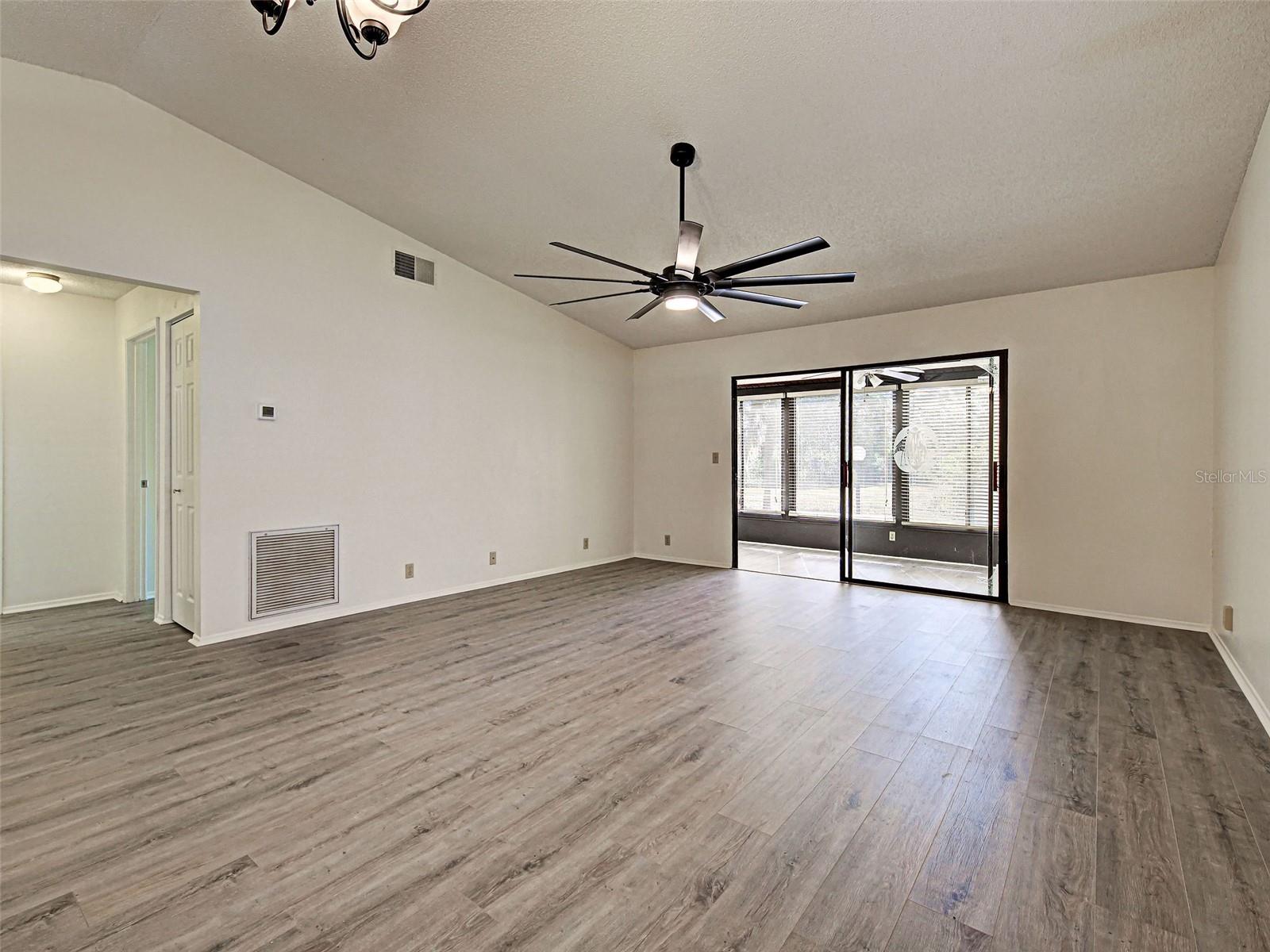 Image 22 of 75 For 1817 Curry Avenue 57