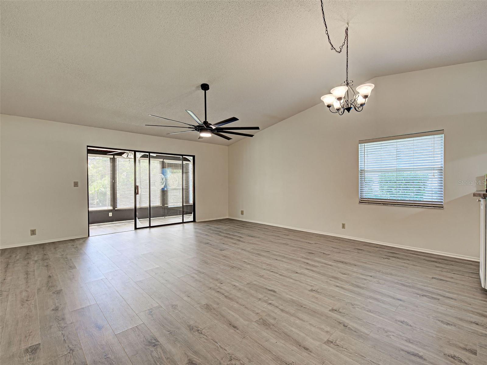 Image 23 of 75 For 1817 Curry Avenue 57