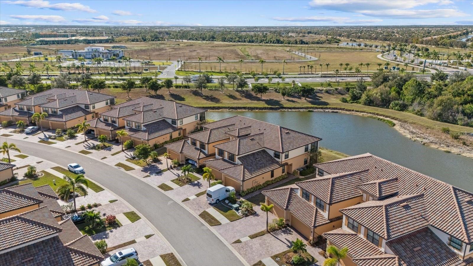 Image 30 of 51 For 20080 Ragazza Circle 202