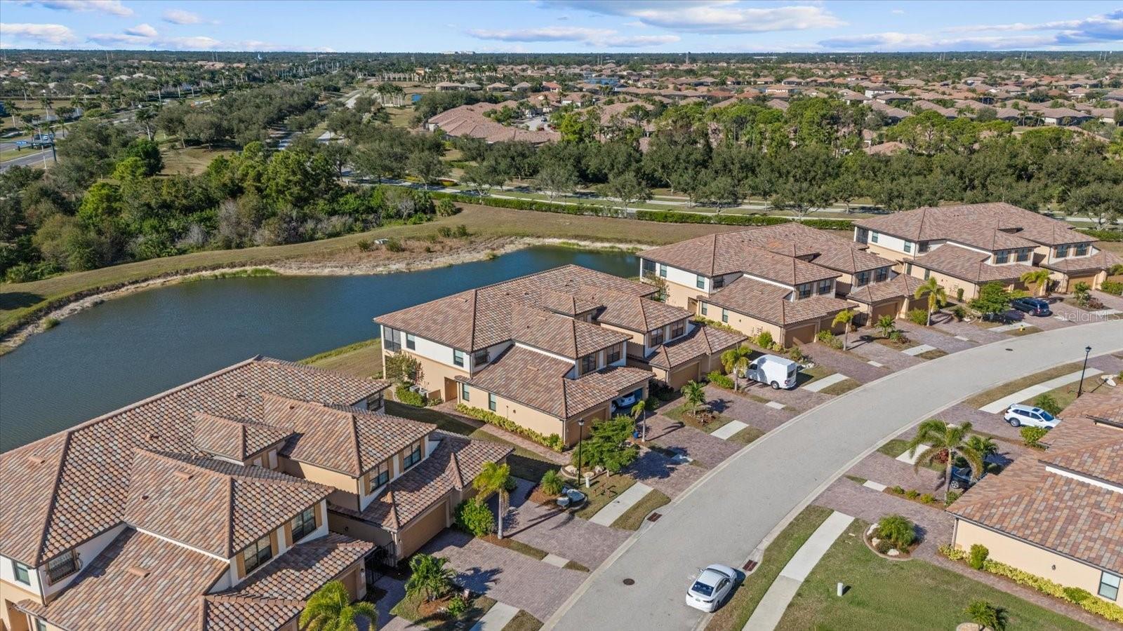 Image 32 of 51 For 20080 Ragazza Circle 202