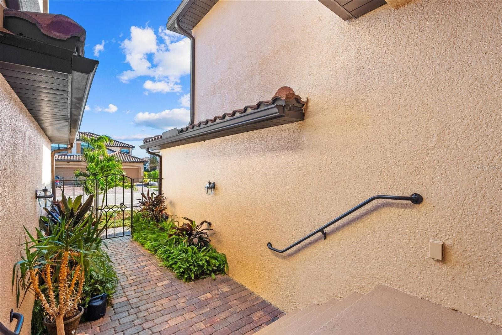 Image 37 of 51 For 20080 Ragazza Circle 202