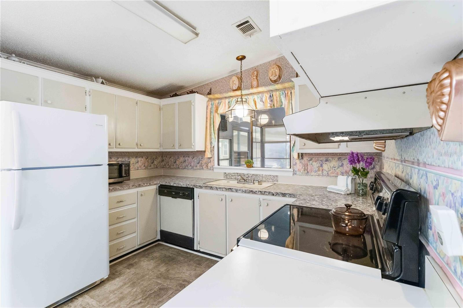 Image 10 of 32 For 300 Tropic Drive