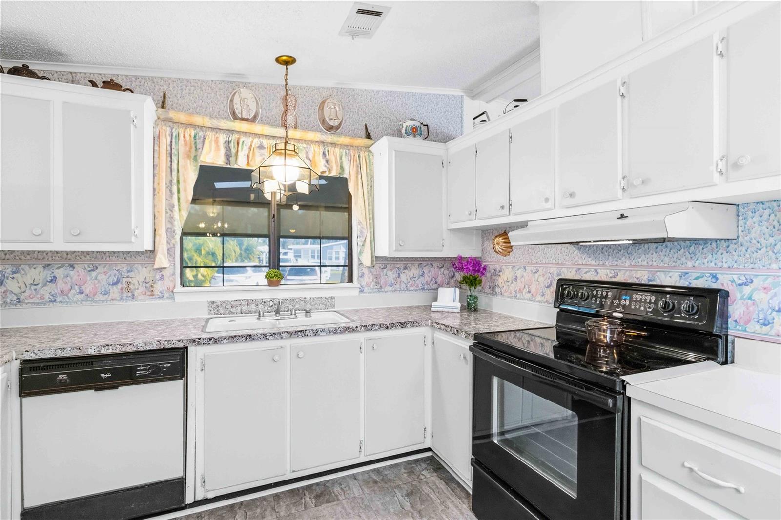 Image 9 of 32 For 300 Tropic Drive