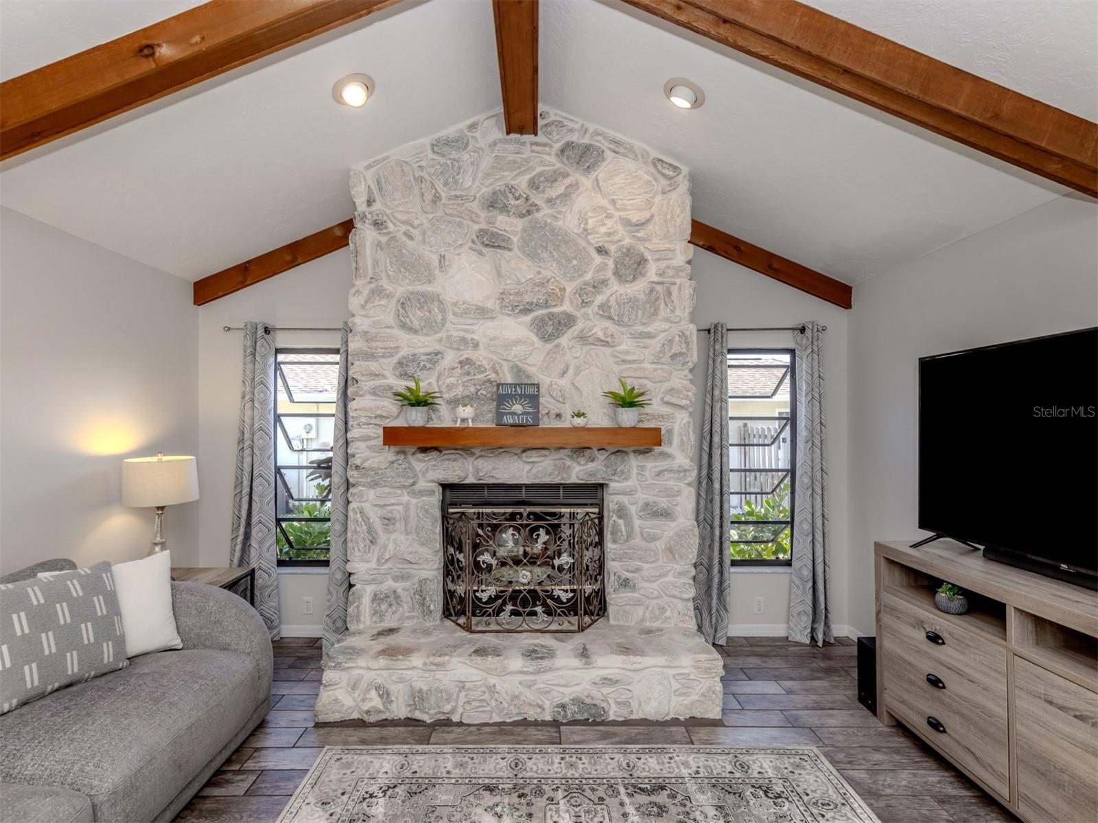 Image 11 of 76 For 1215 Paradise Way