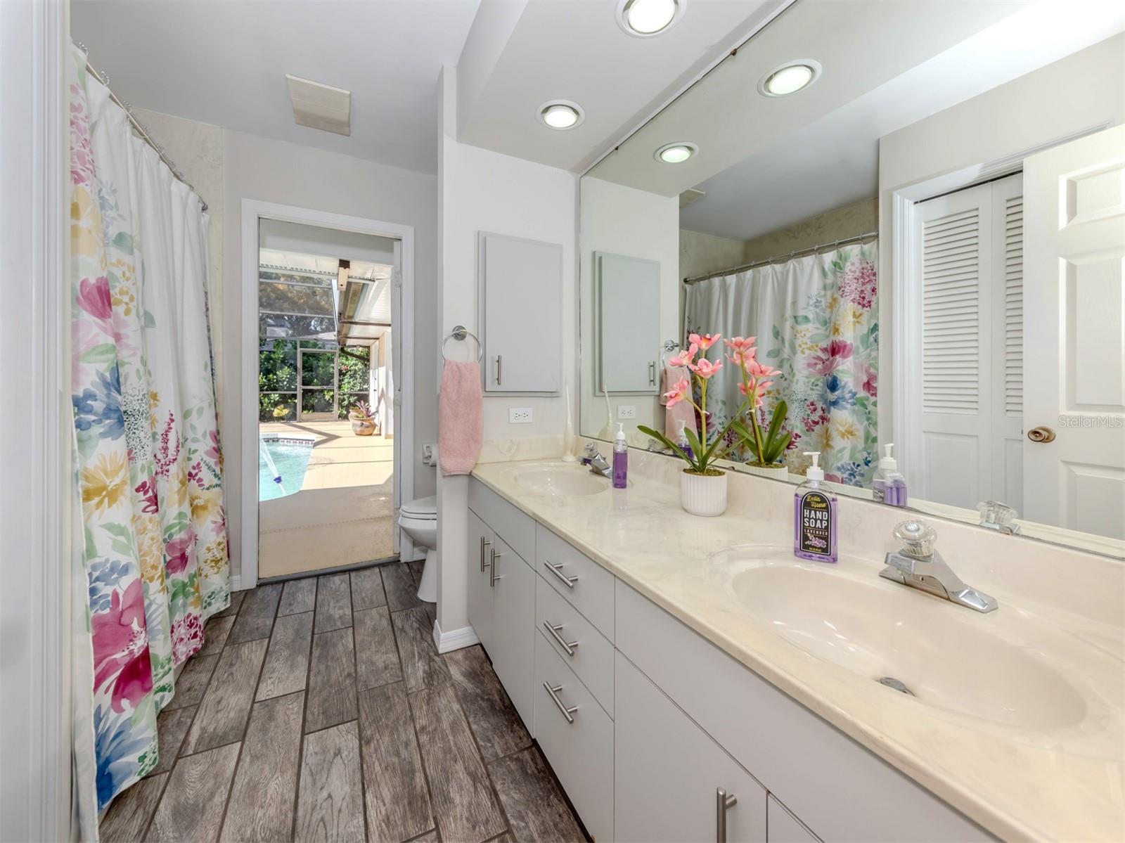 Image 20 of 76 For 1215 Paradise Way