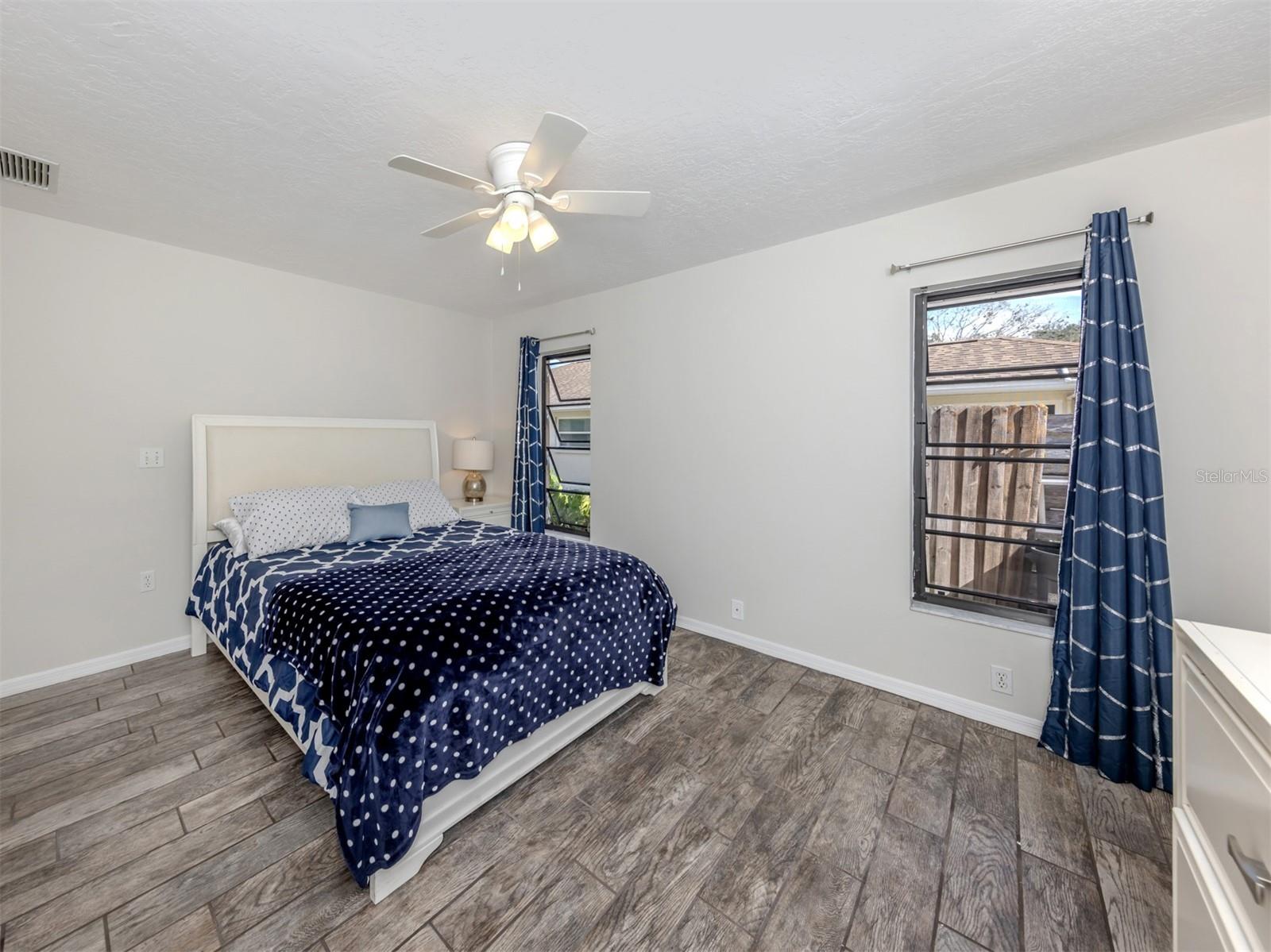 Image 21 of 76 For 1215 Paradise Way