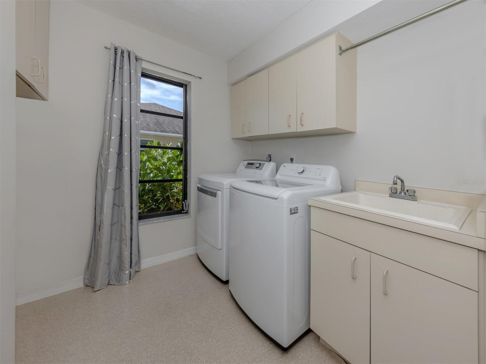 Image 22 of 76 For 1215 Paradise Way