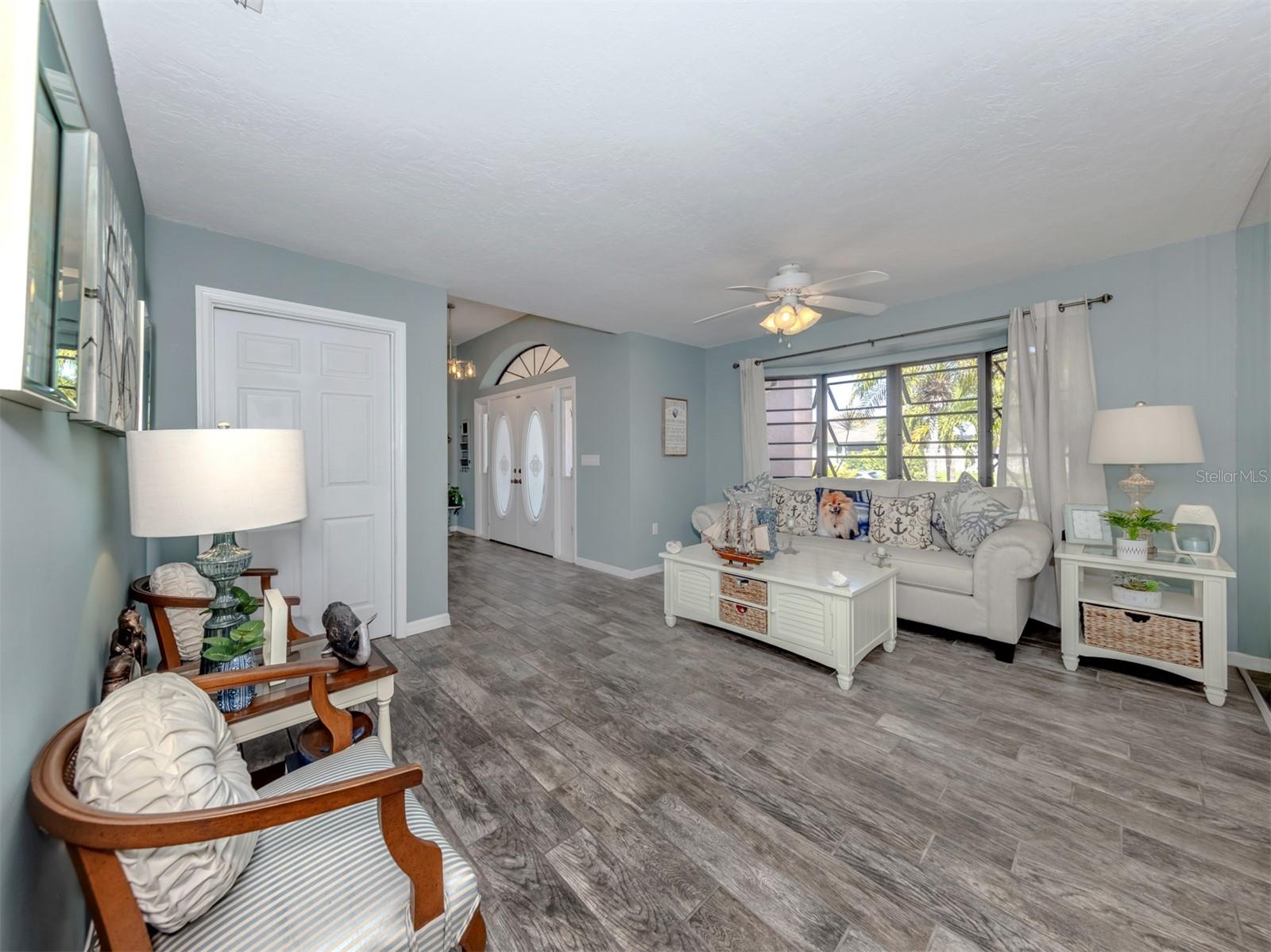 Image 6 of 76 For 1215 Paradise Way