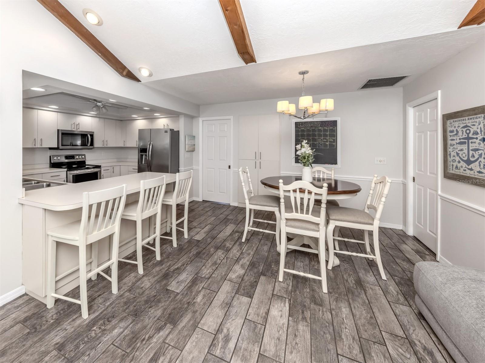 Image 7 of 76 For 1215 Paradise Way