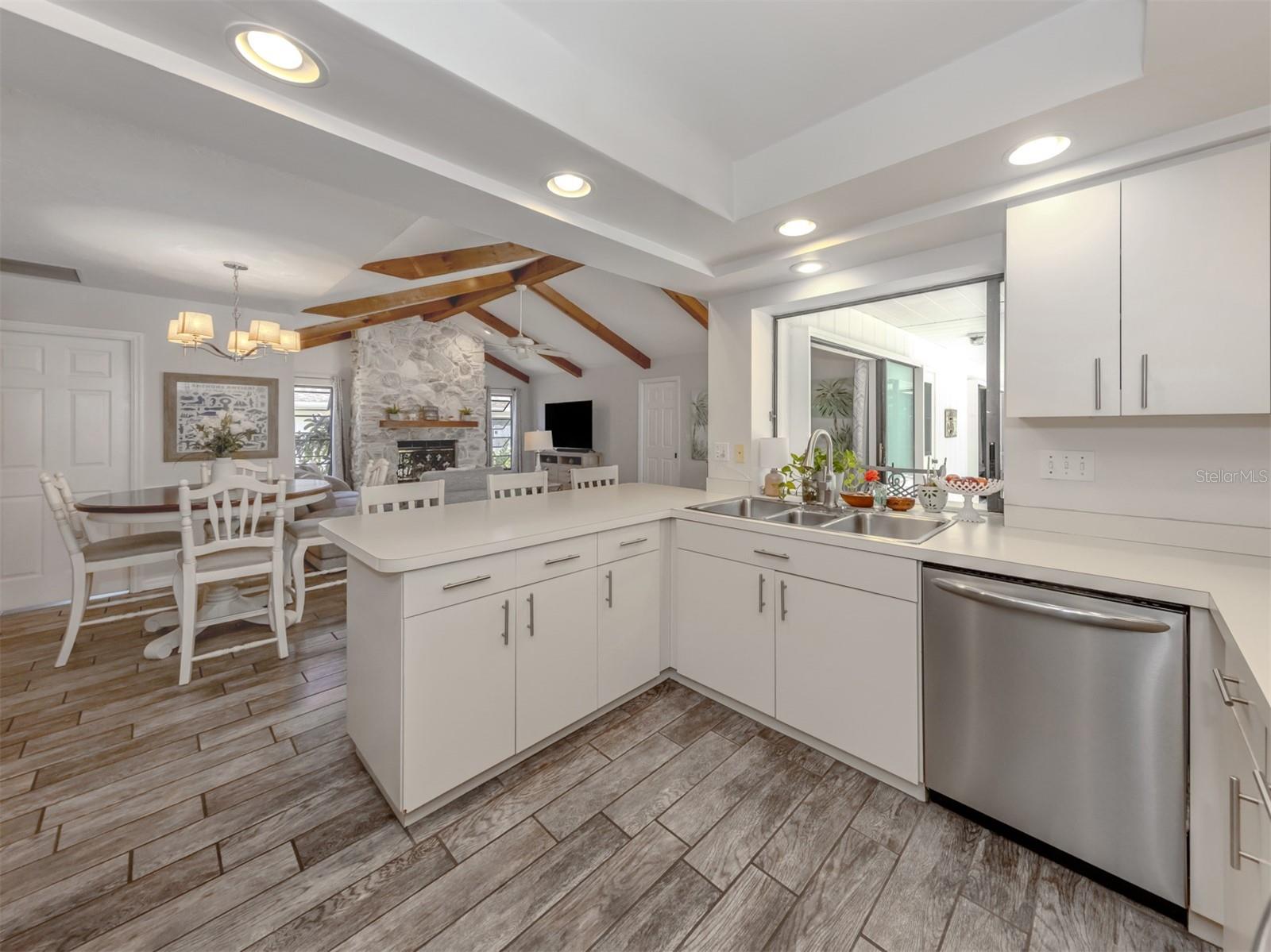 Image 9 of 76 For 1215 Paradise Way