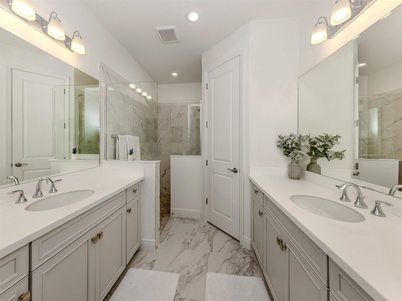 Image 14 of 34 For 18002 Franklin Park Court