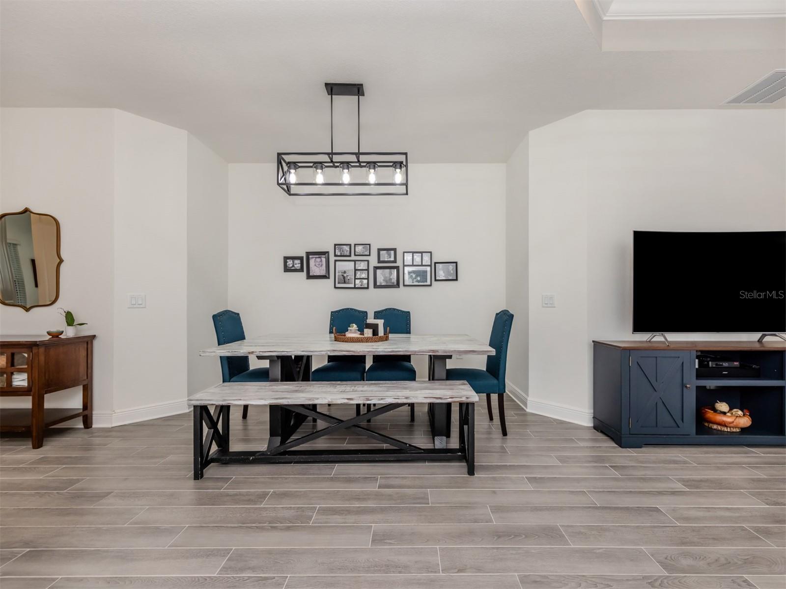 Image 9 of 34 For 18002 Franklin Park Court