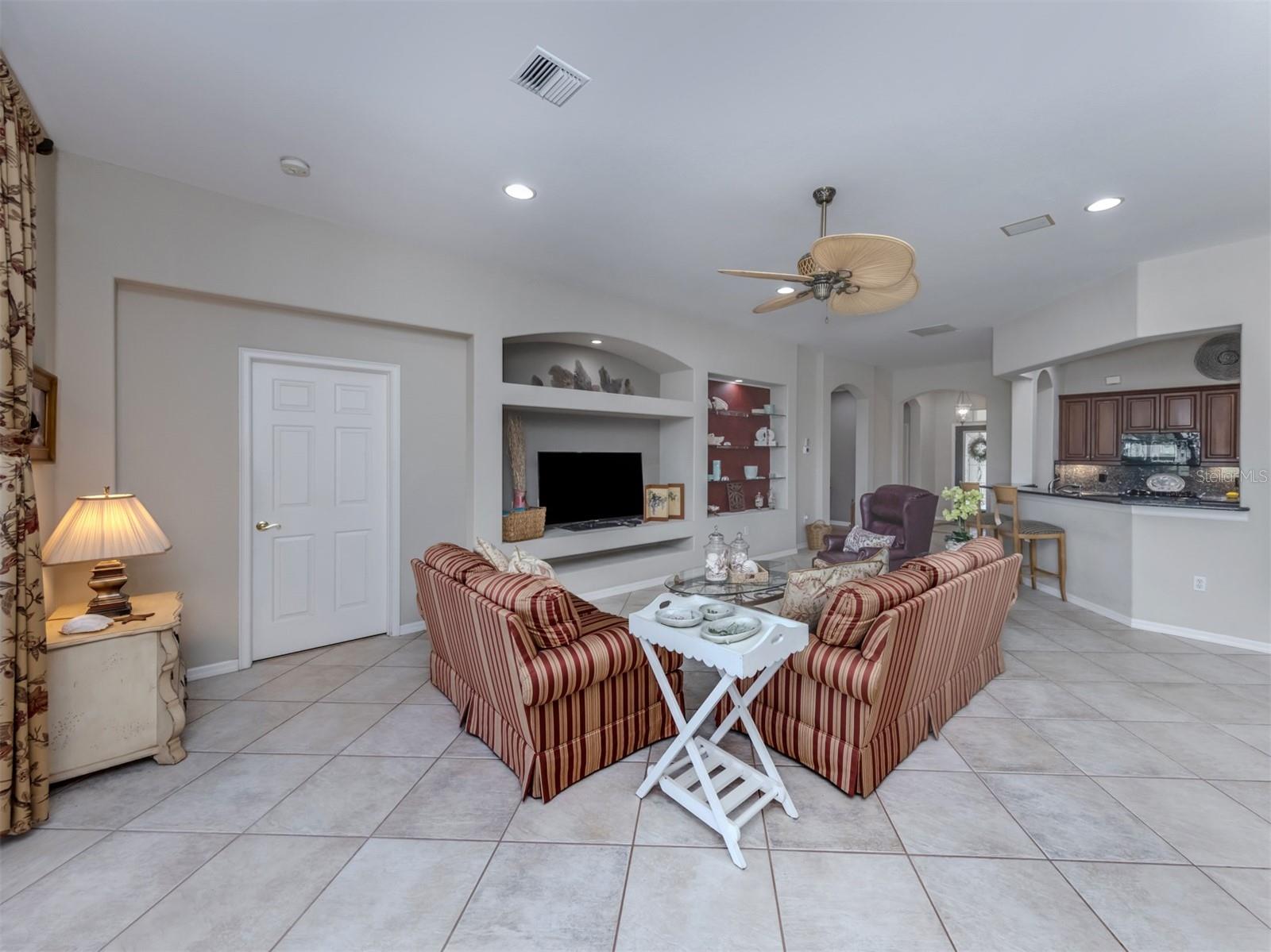 Image 16 of 70 For 102 Treviso Court