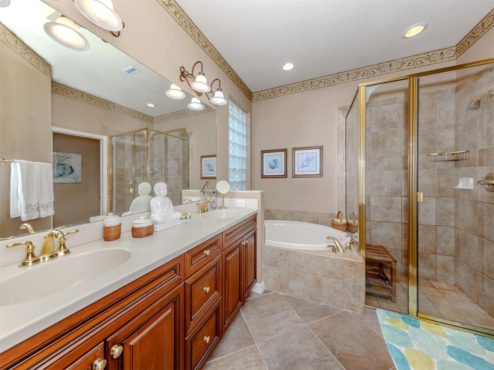 Image 19 of 70 For 102 Treviso Court