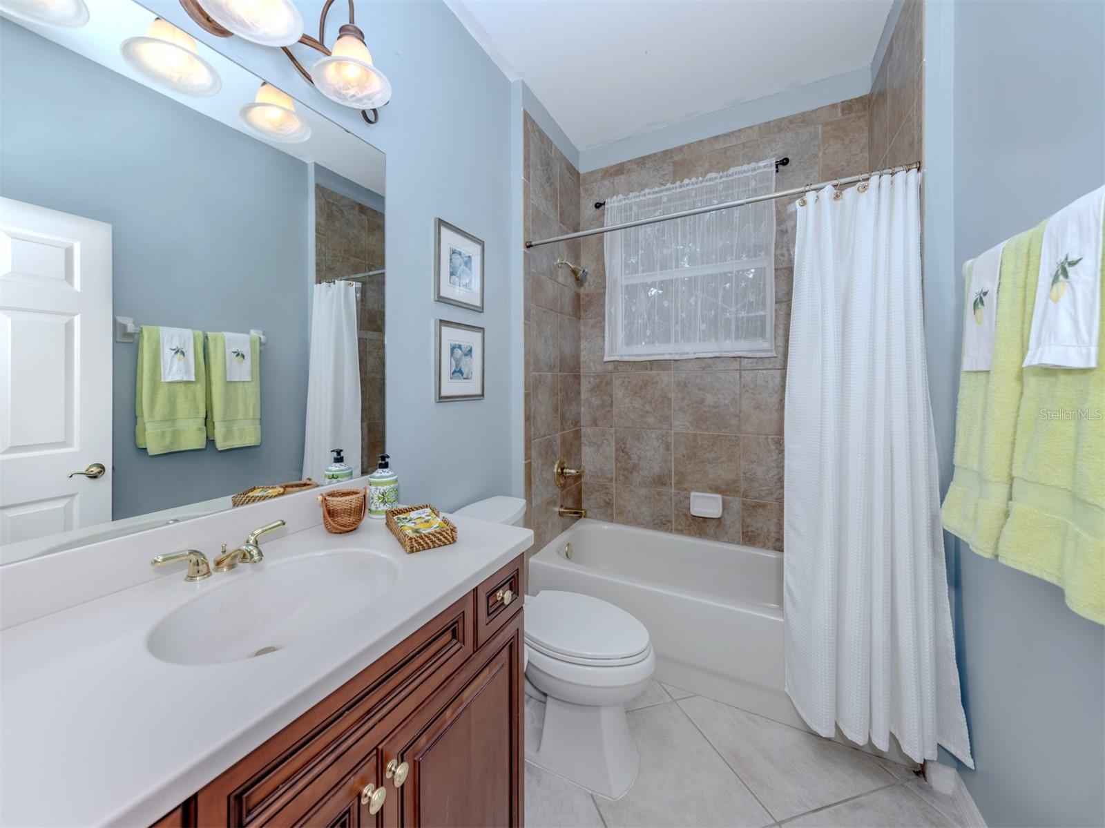 Image 21 of 70 For 102 Treviso Court